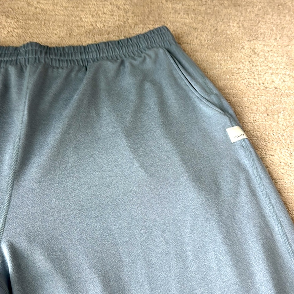 Vuori Women's Boyfriend Jogger size M blue/grey heather - Picture 2 of 2